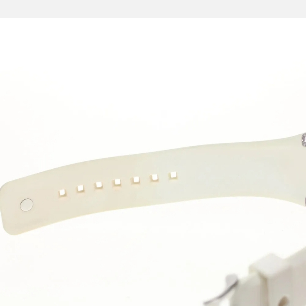 - BRAND NEW GUCCI WHITE ACRYLIC WATCH WITH BOX - Picture 5 of 6